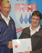 Branch chairman Kobus Reinecke (l) hands the presenter certificate to Kenneth McPherson.